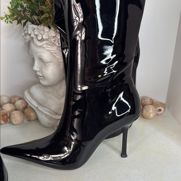 Jeffrey Campbell
Pushover/Over The Knee Black Patent Boots Sz 8.5 - Picture 4 of 10
